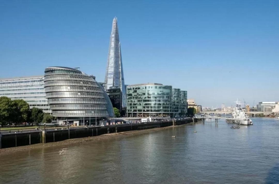 Skylight 1-bed Near Bridge & Tower Bridge - Excellent Transport Links Appartement Londen