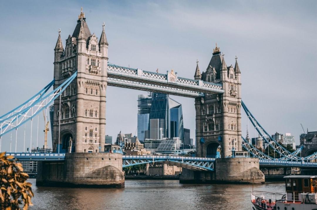 Skylight 1-bed Near Bridge & Tower Bridge - Excellent Transport Links Appartement Londen